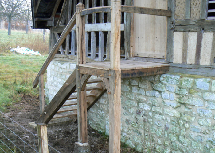 Escalier en chêne ancien en Normandie